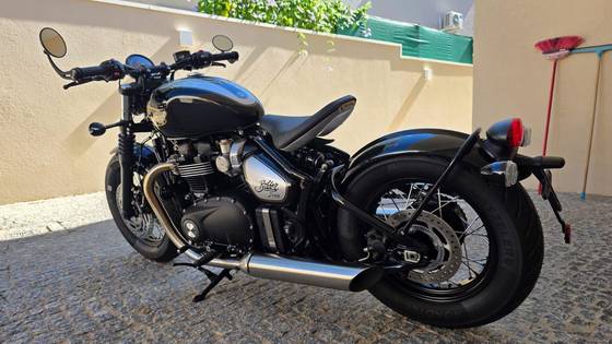 TRIUMPH BONNEVILLE BOBBER 1200 